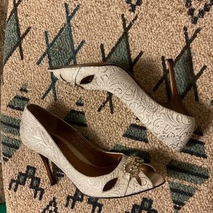 Luichiny white heel peep toe 8.5